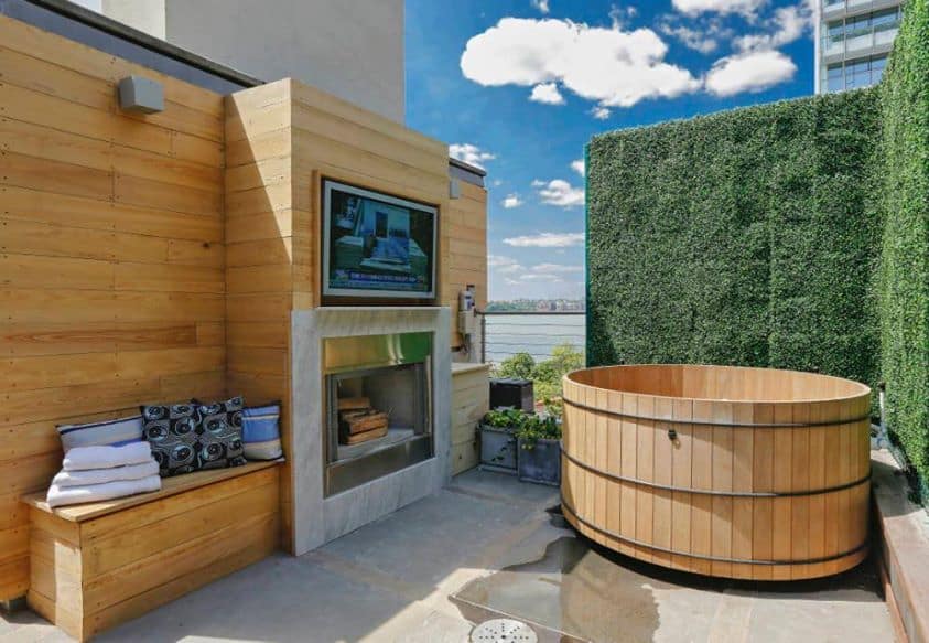 Urban Rooftop Oasis: Hot Tub, Fireplace and Theater
